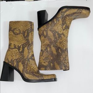 Vintage BASS Snake pattern boots leather upper 6.2